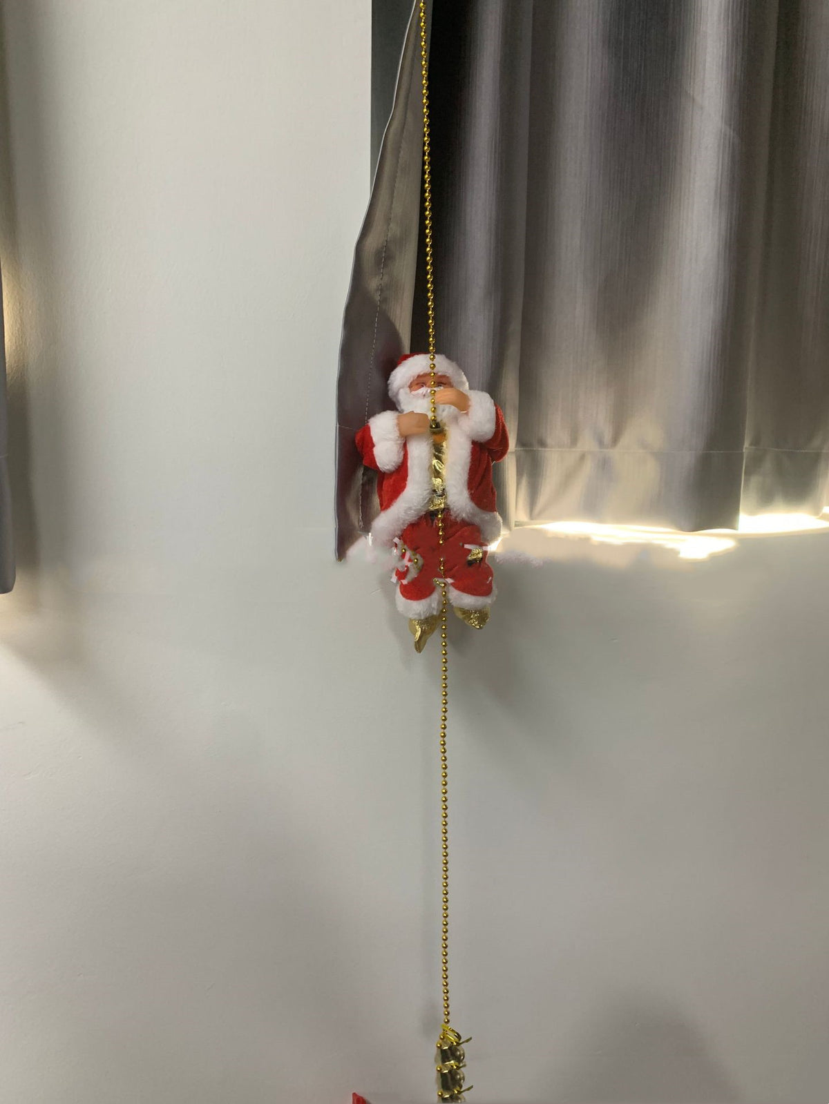 Santa on the Move - Animated Christmas Decoration - view 9