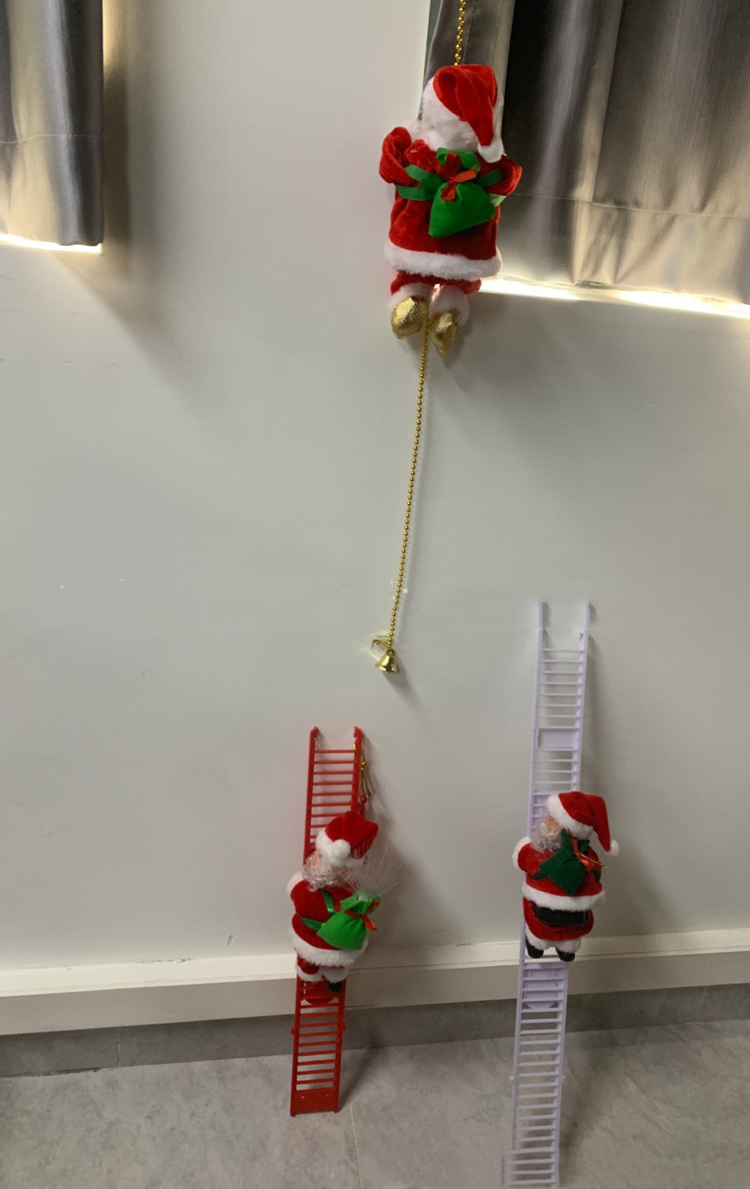 Santa on the Move - Animated Christmas Decoration - view 6